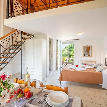 Anna And Maisonettes *