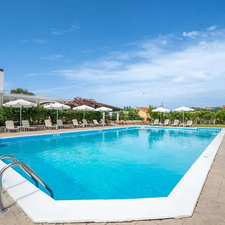 Anna And Maisonettes דירה